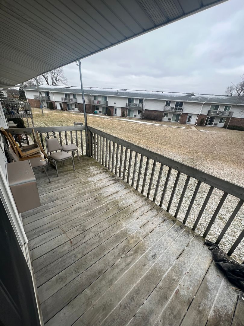 Sun Prairie Apartment: 242 Amber Trail