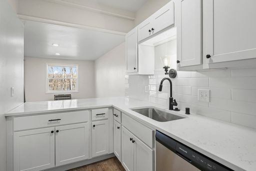 2 Bed / 1 Bath at Lagoon Apartments – photo 1