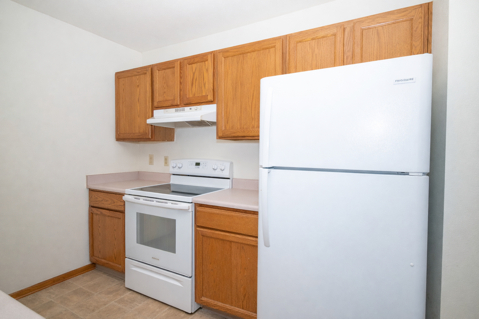 Stoughton Apartment: 1601-1603 Moline St.