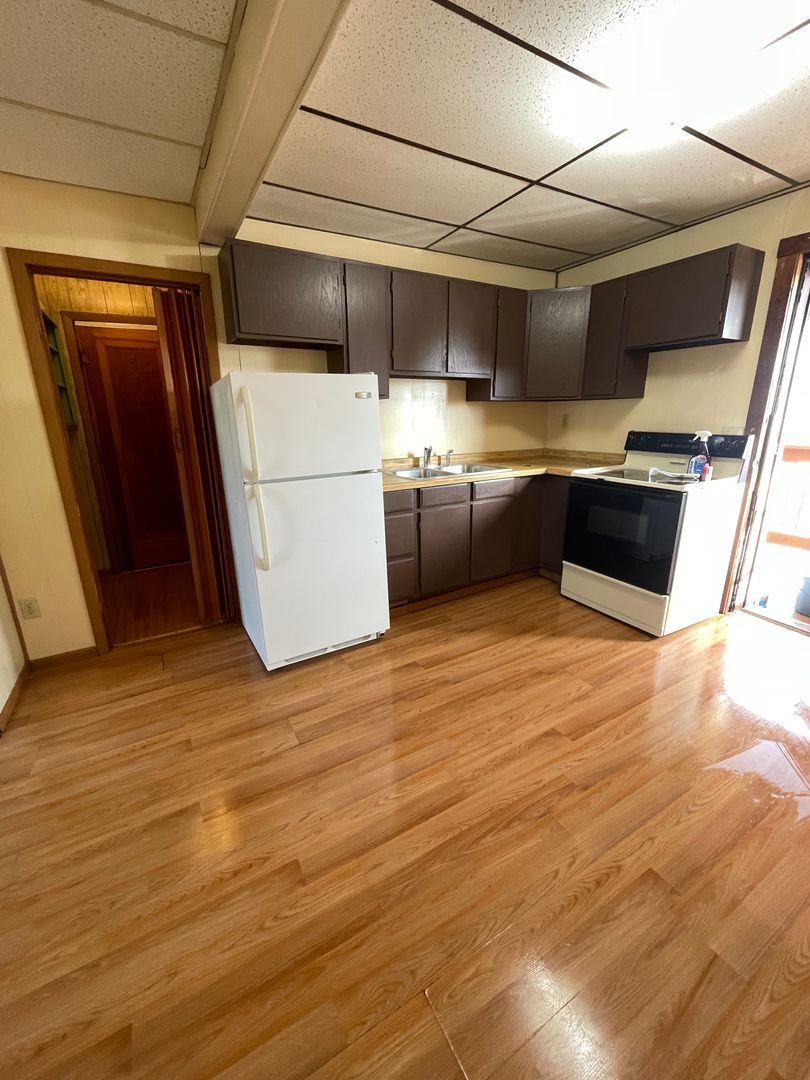 New Lisbon Apartment: 115 W Pearl St