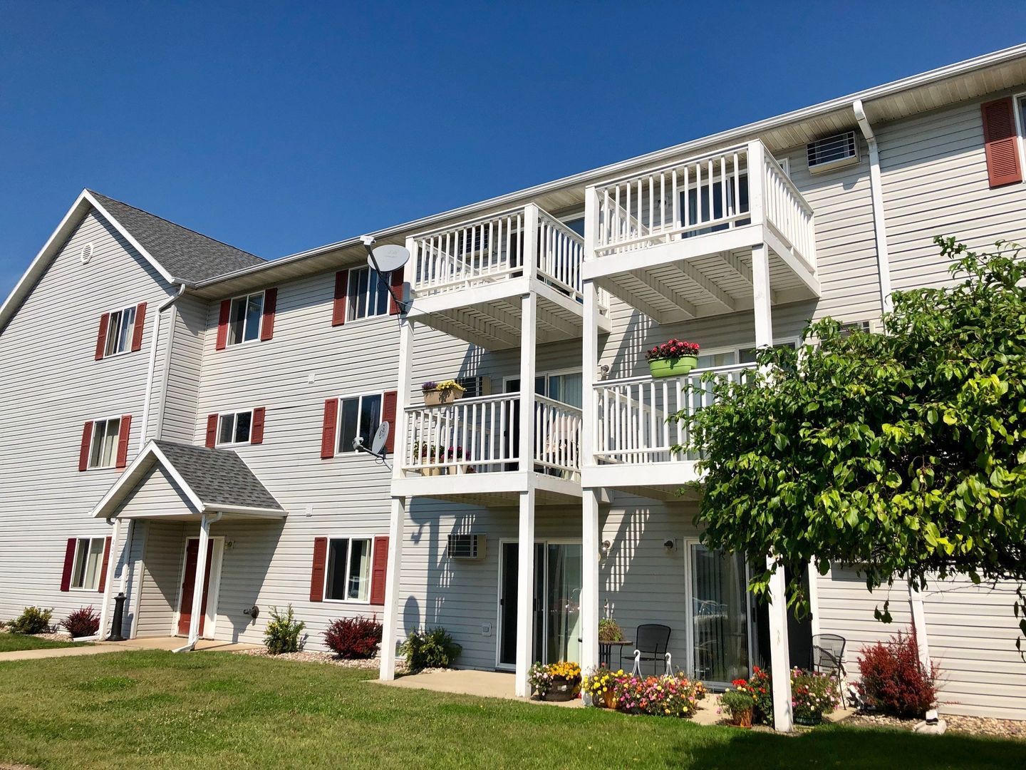 MONROE Apartment: 201 3rd Avenue