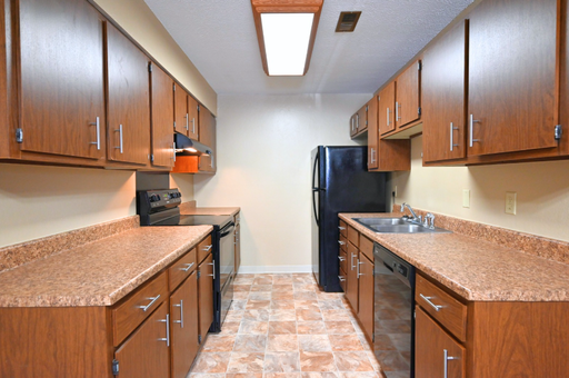 2 Bed / 1 Bath at Raven Oaks Apartments – photo 1