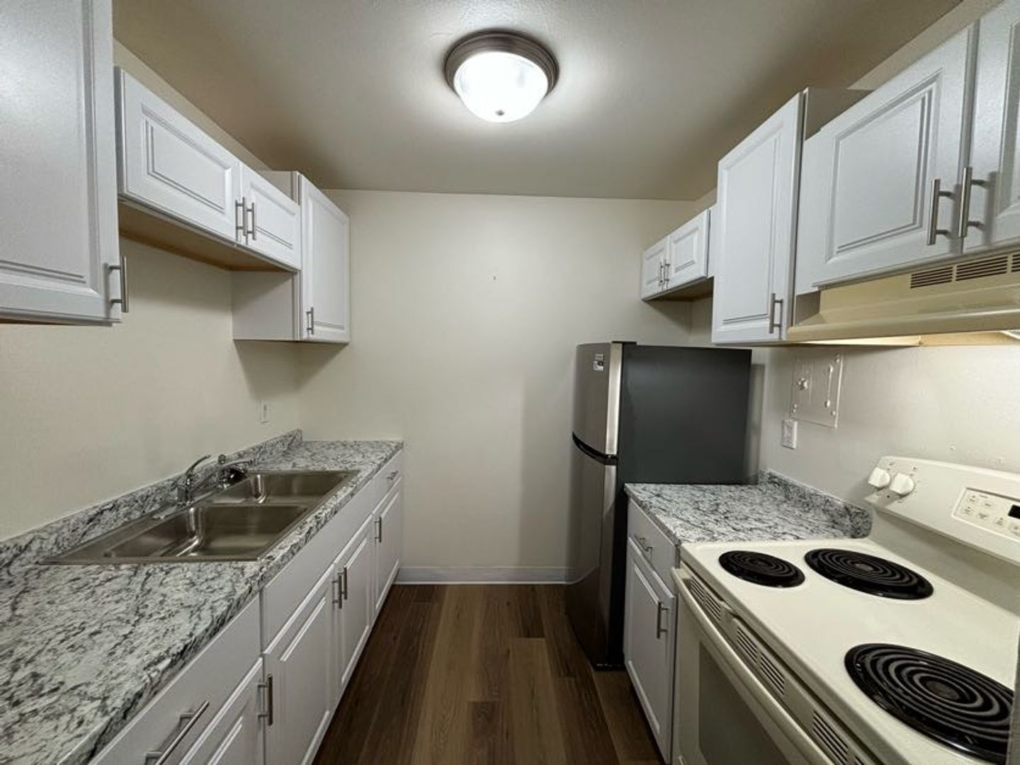 Sun Prairie Apartment: 242 Amber Trail