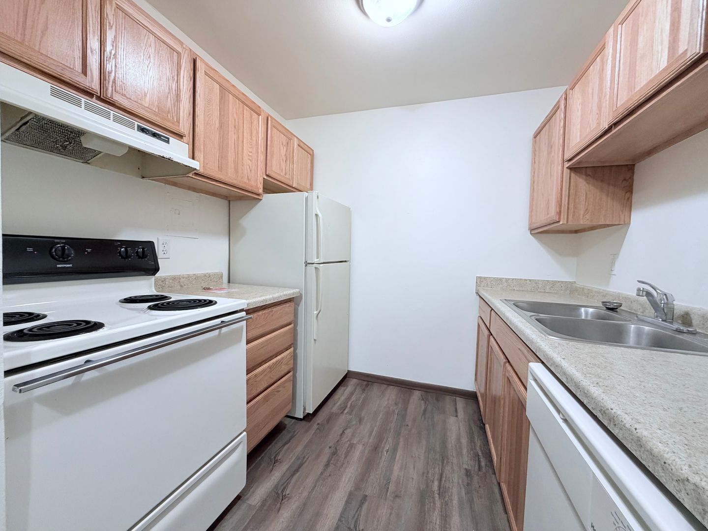 Sun Prairie Apartment: 242 Amber Trail