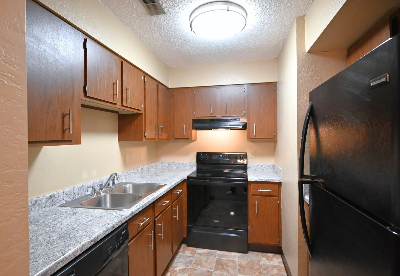 Dubuque Apartment: 3260 Raven Oaks Drive