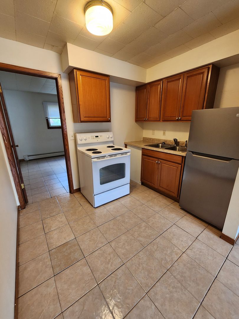 ADAMS Apartment: 535 N MAIN Street