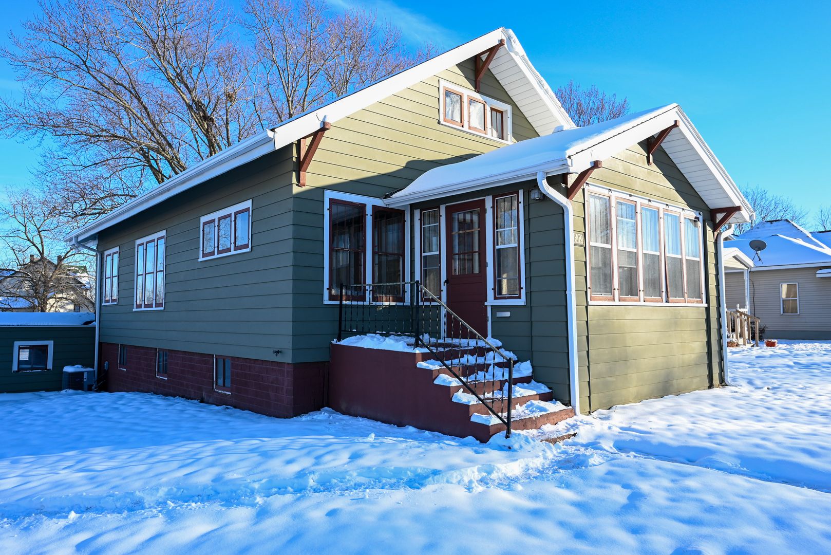 Tomah Apartment: 1802-1806 Superior Ave