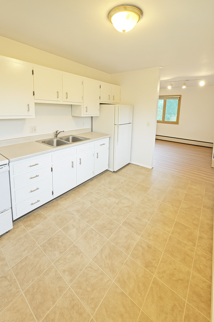 Madison Apartment: 2105 Lake Point Drive