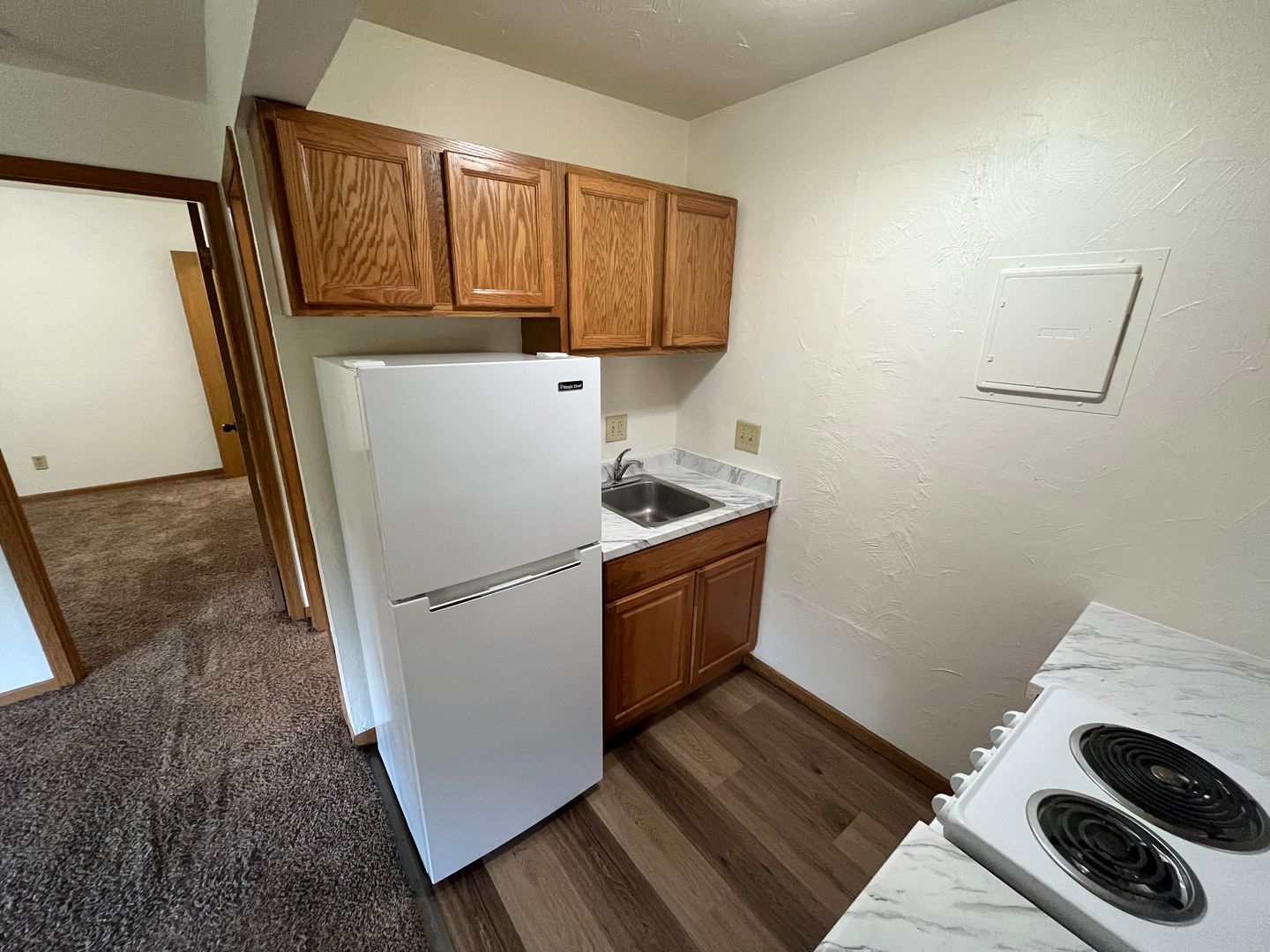 Madison Apartment: 1101-1121 MacArthur Road