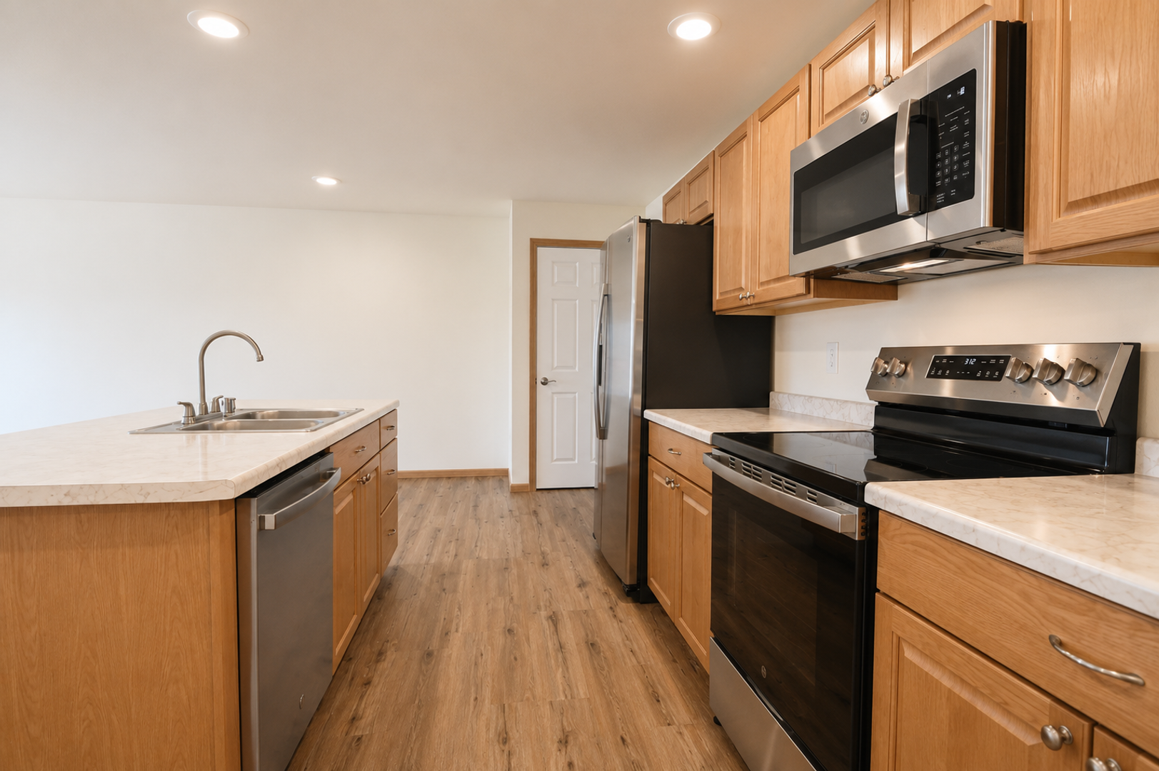 Tomah Apartment: 400 Larkin Street