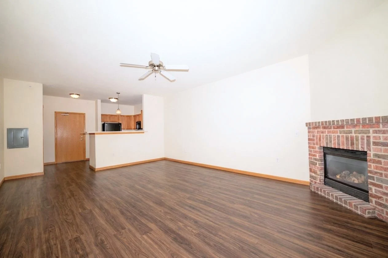 BARABOO Apartment: 915 ELLIS Avenue