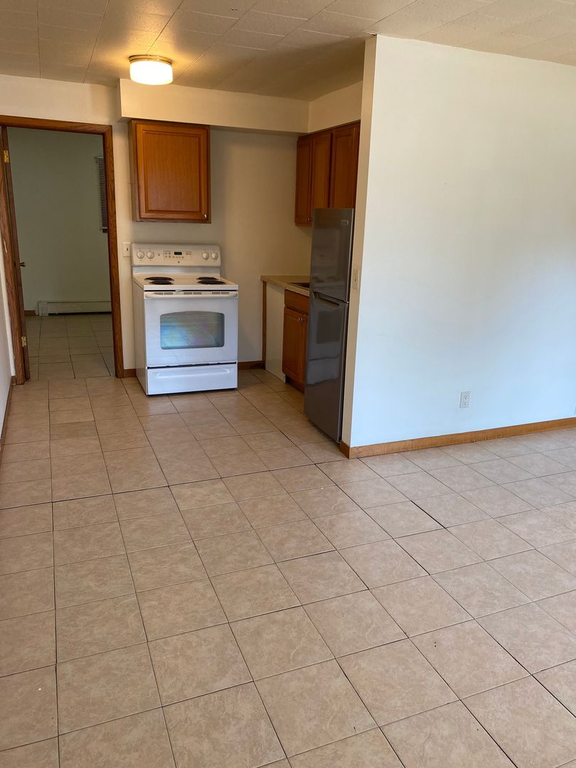 ADAMS Apartment: 535 N MAIN Street
