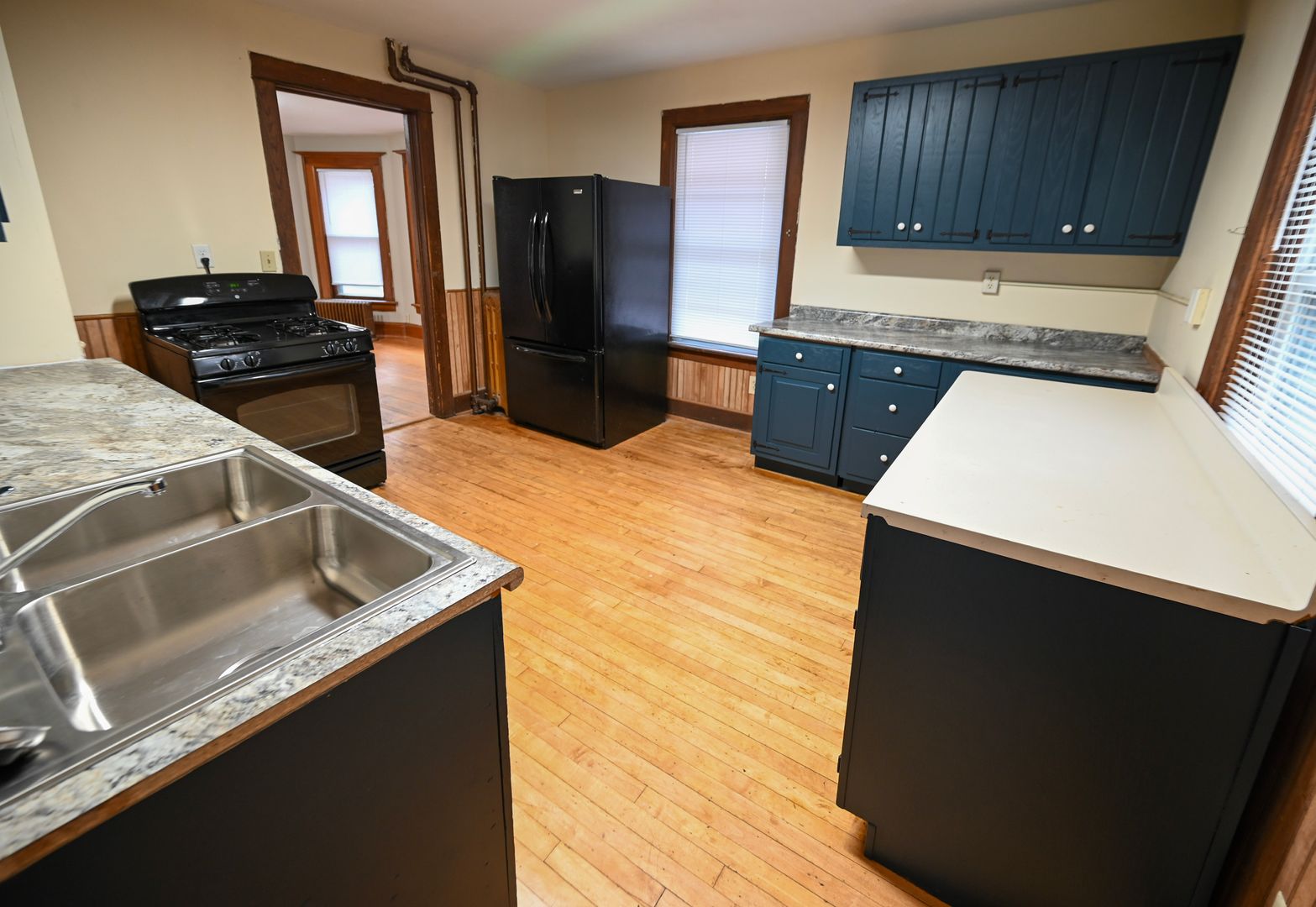 Madison Apartment: 405-407 W Main St