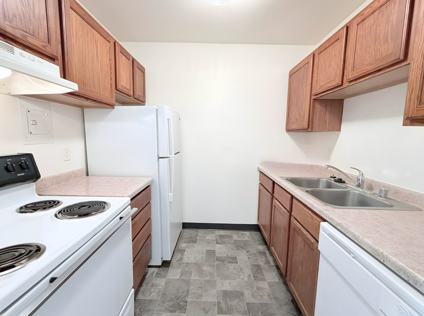 Sun Prairie Apartment: 242 Amber Trail