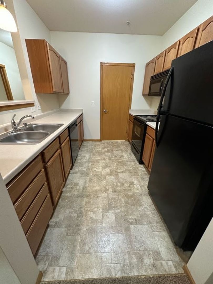 BARABOO Apartment: 915 ELLIS Avenue