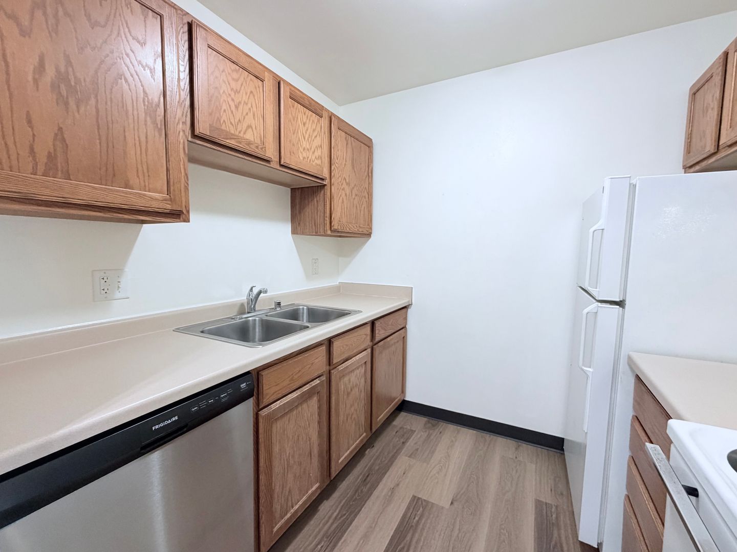 Sun Prairie Apartment: 242 Amber Trail