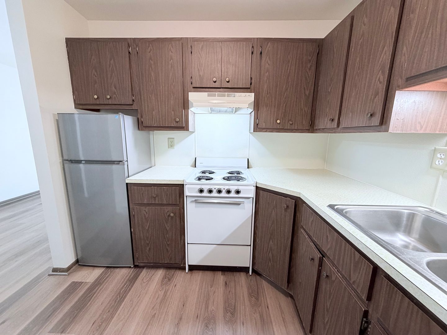 Sun Prairie Apartment: 617-736 Chase Boulevard