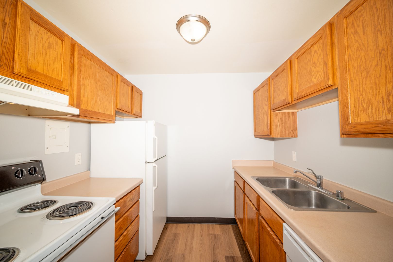 Sun Prairie Apartment: 242 Amber Trail