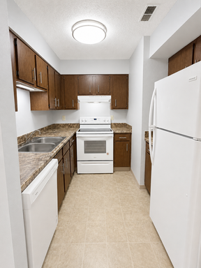 1 Bed / 1 Bath at Raven Oaks Apartments – photo 1