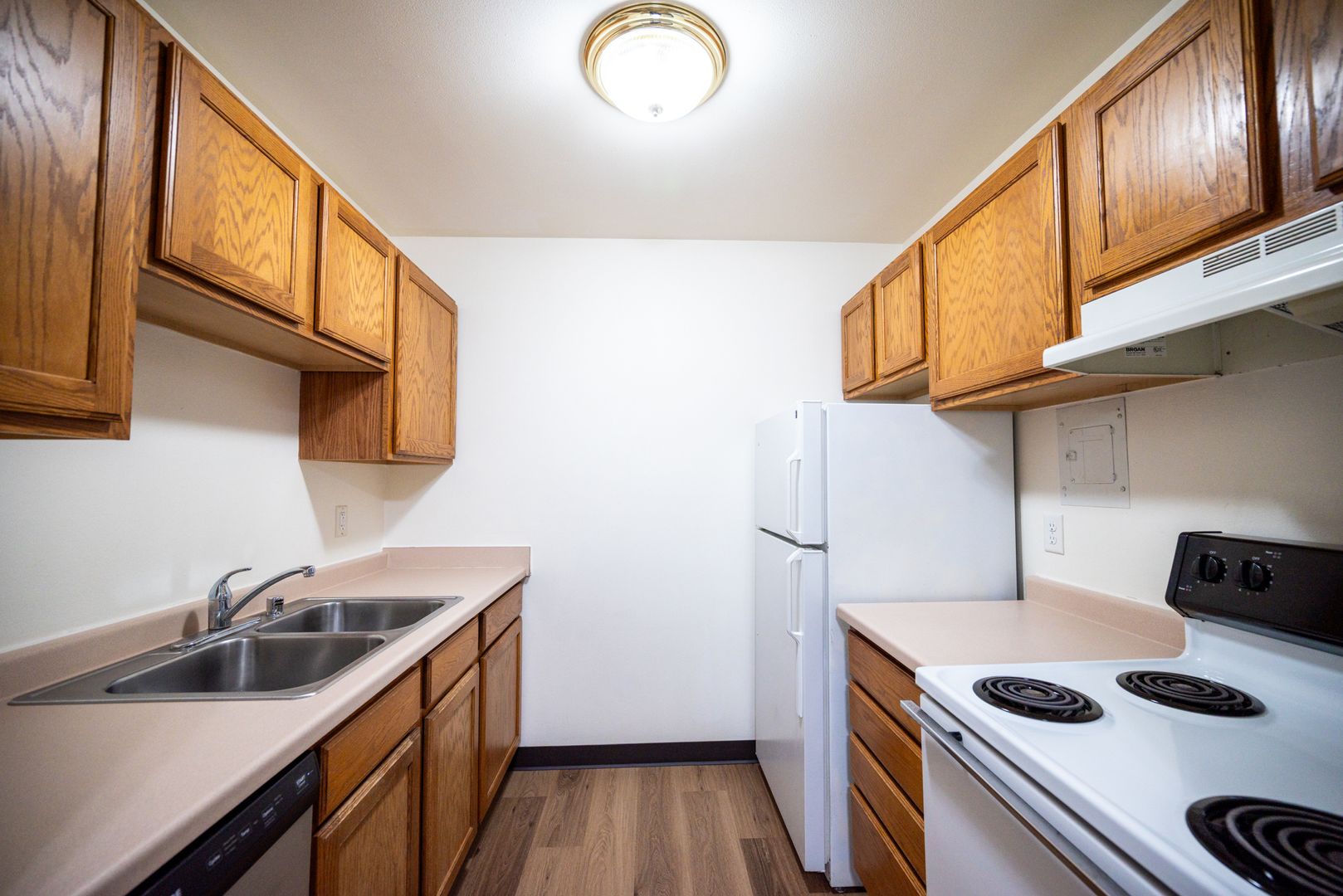 Sun Prairie Apartment: 242 Amber Trail