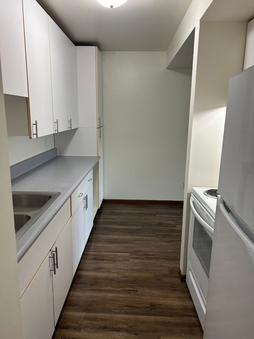 Madison Apartment: 1001-1009 GILBERT ROAD