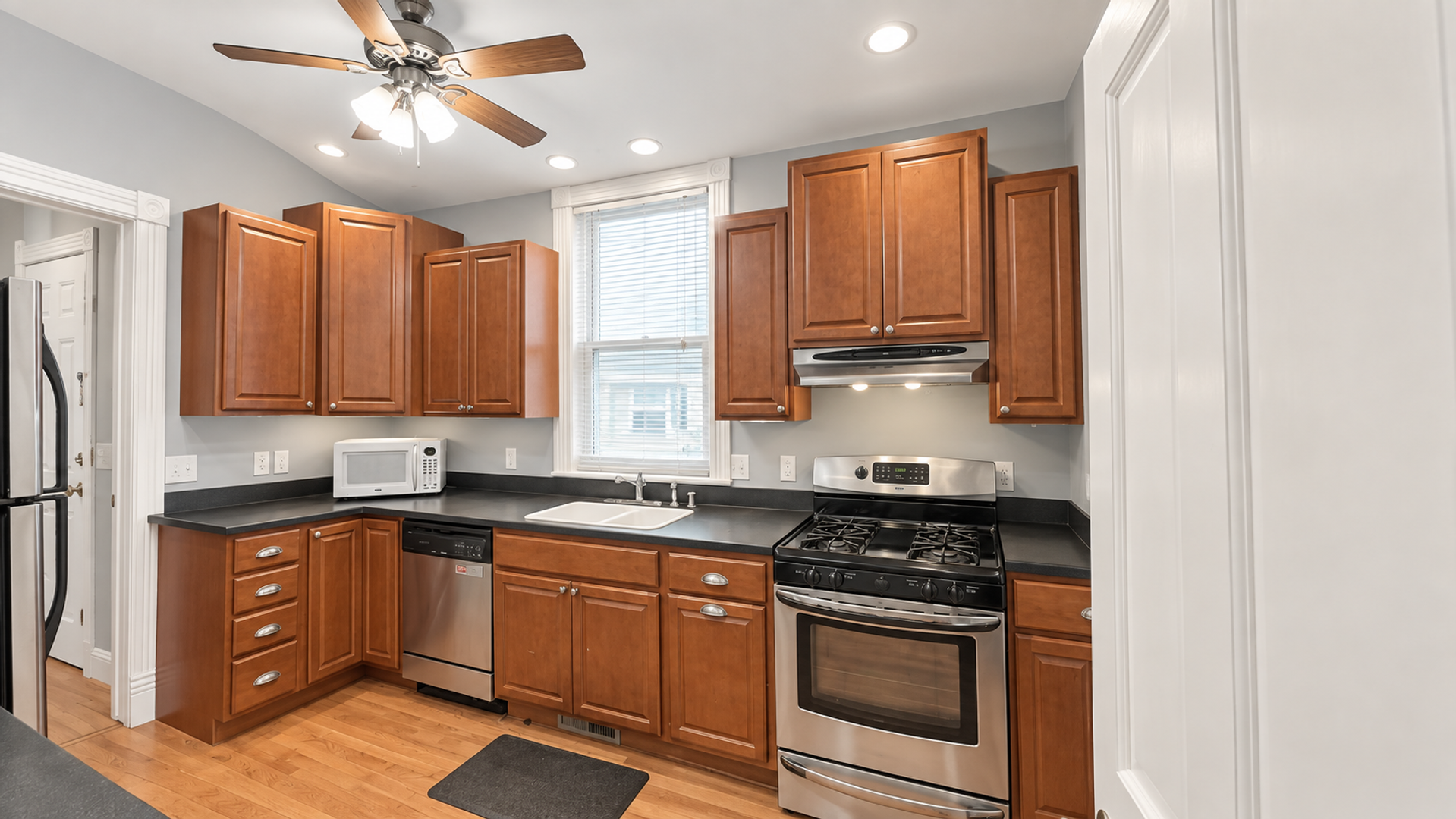 Madison Apartment: 114 E Johnson Street