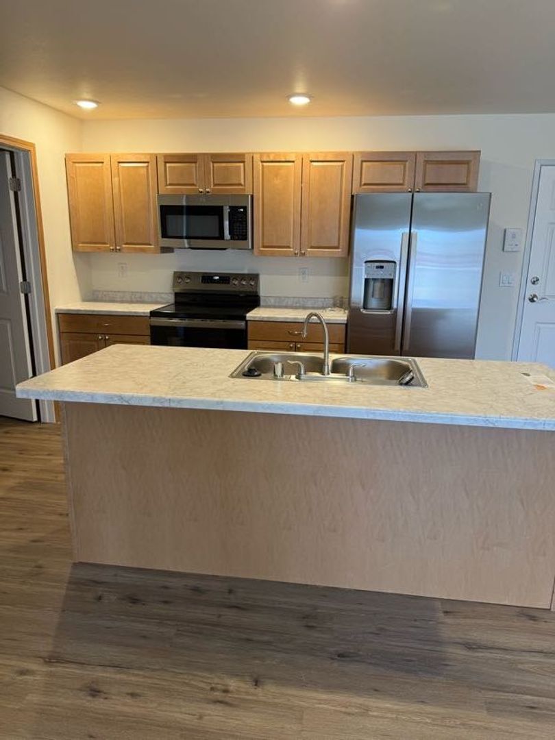 Tomah Apartment: 400 Larkin Street