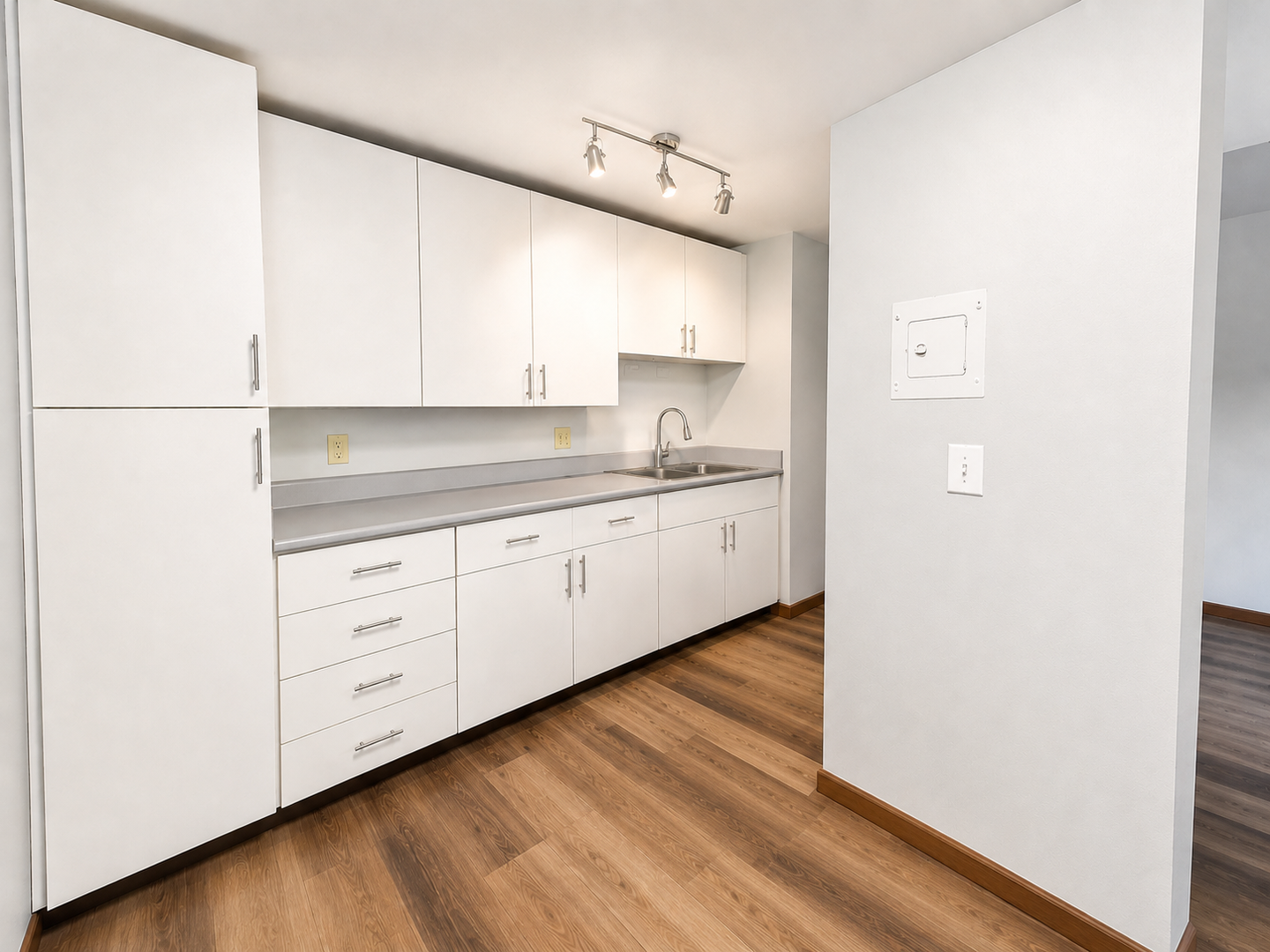 Madison Apartment: 1001-1009 GILBERT ROAD