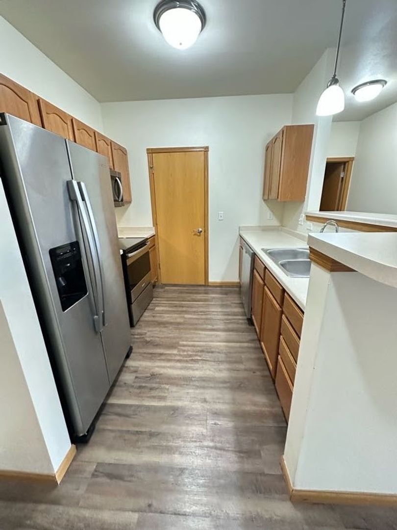BARABOO Apartment: 915 ELLIS Avenue