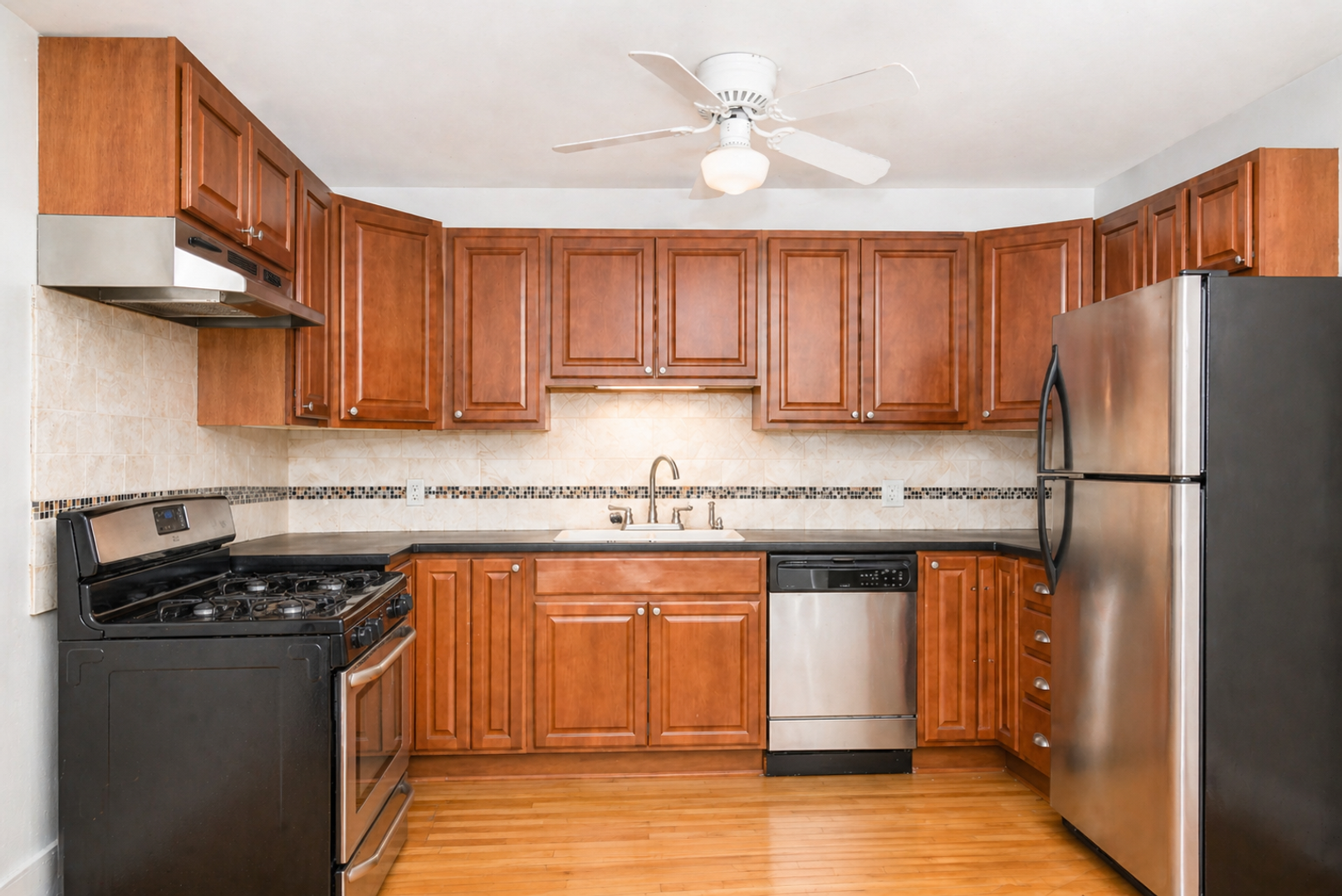 Madison Apartment: 114 E Johnson Street