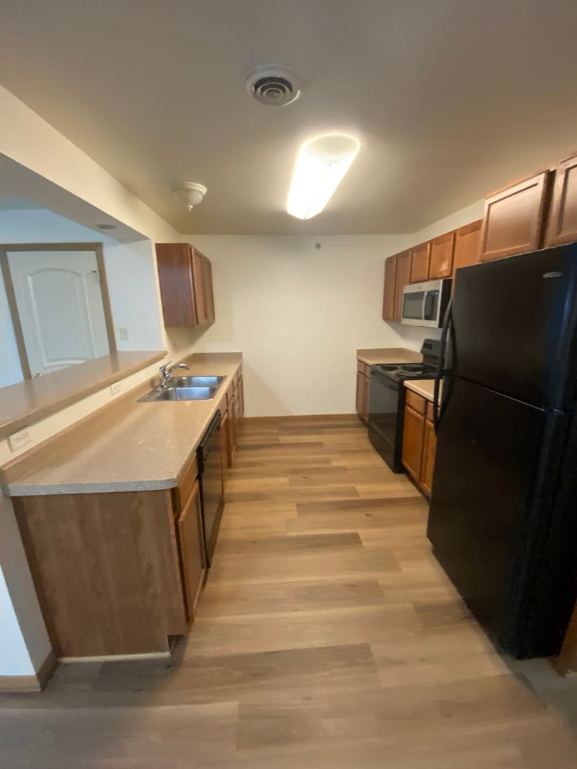 STOUGHTON Apartment: 2125 MCCOMB Road