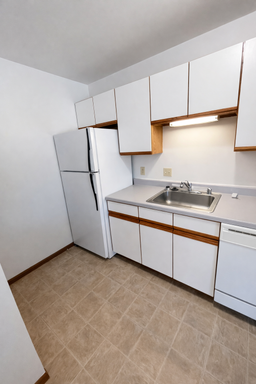 1 Bed / 1 Bath Apartment at West Win Heights – photo 1