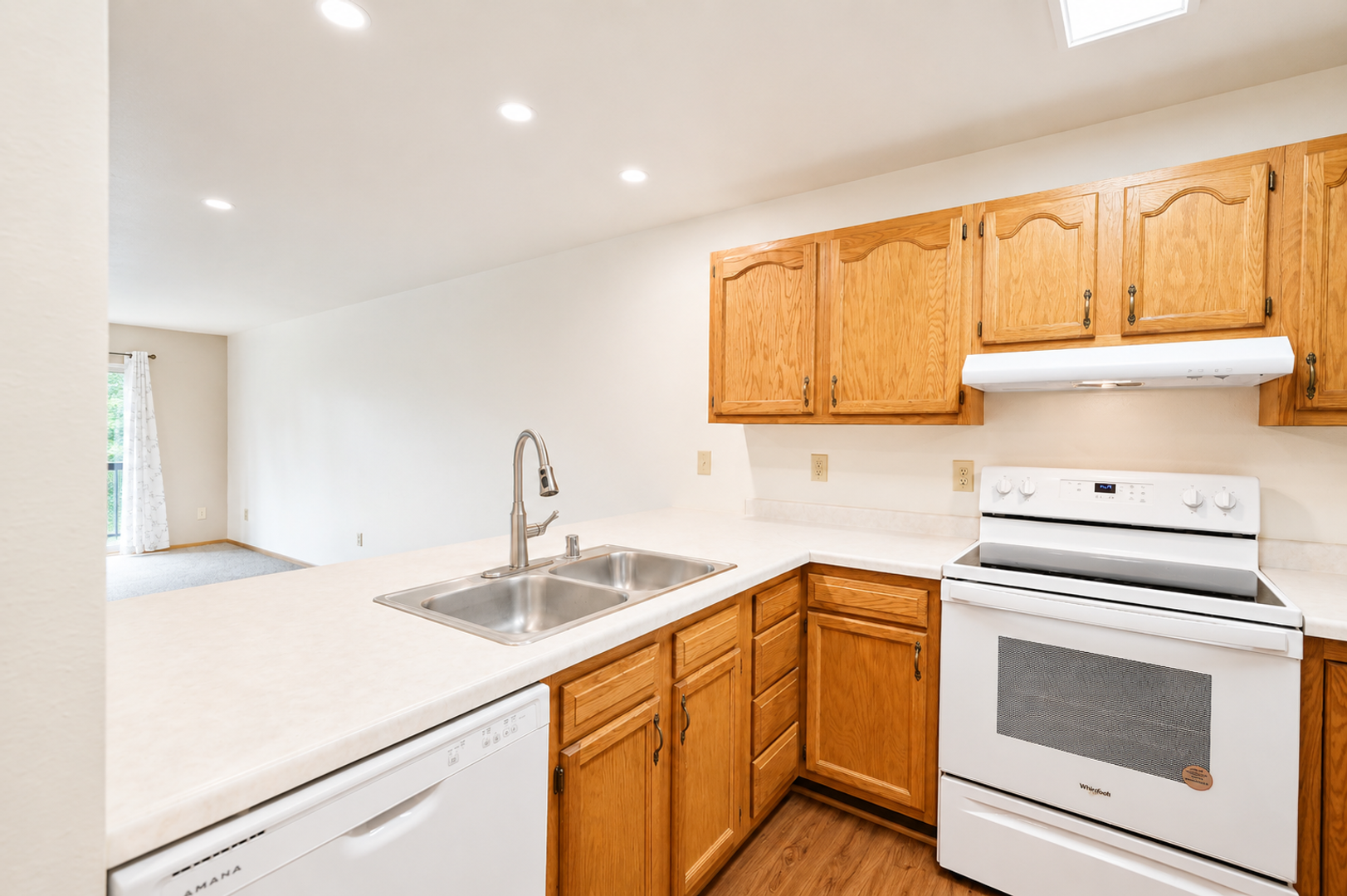 Madison Apartment: 1609 N. Thompson Dr.