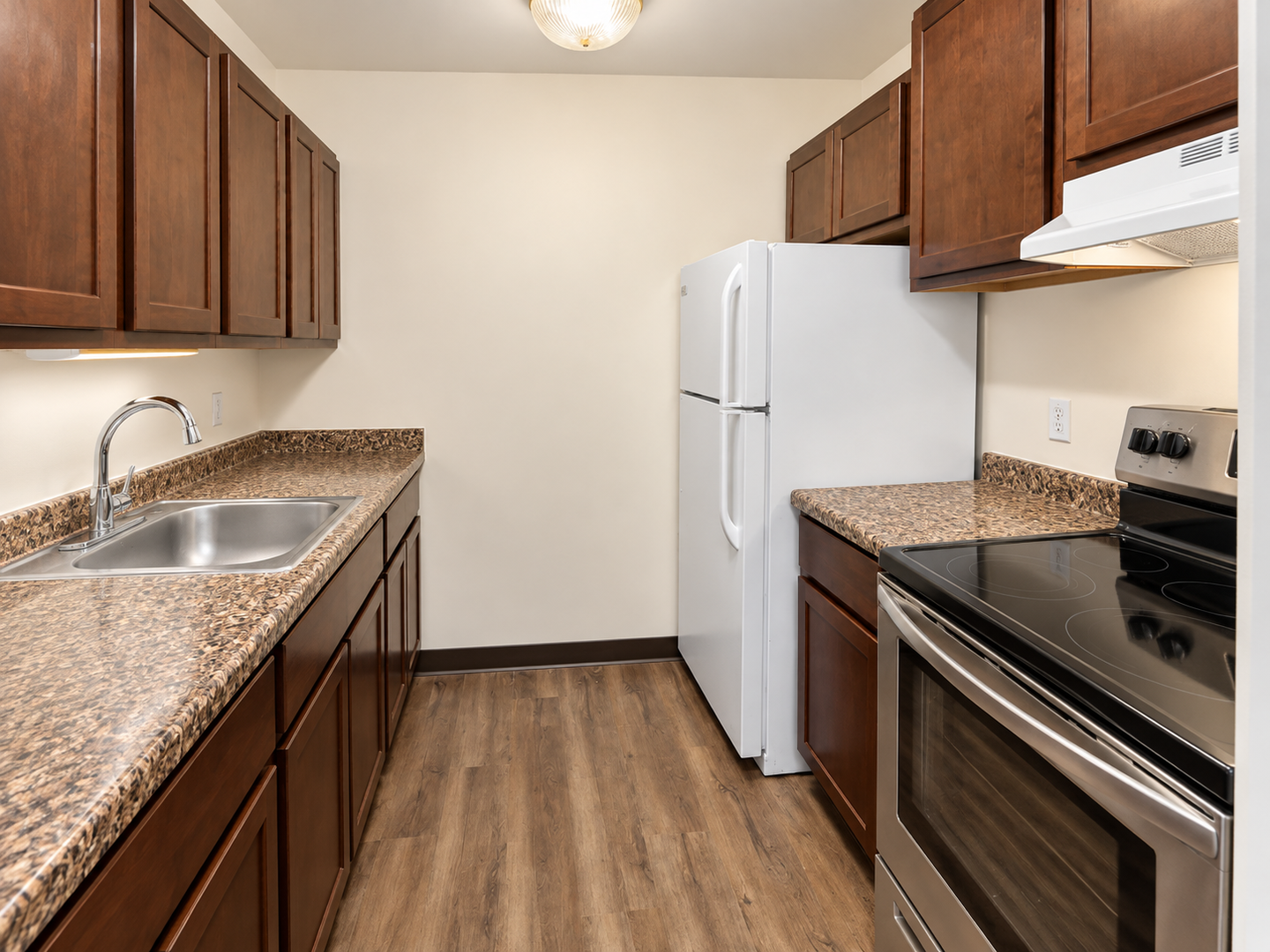 Sun Prairie Apartment: 242 Amber Trail