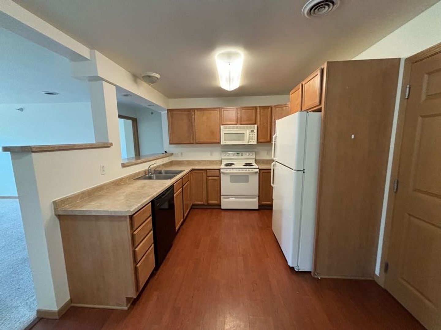STOUGHTON Apartment: 2125 MCCOMB Road