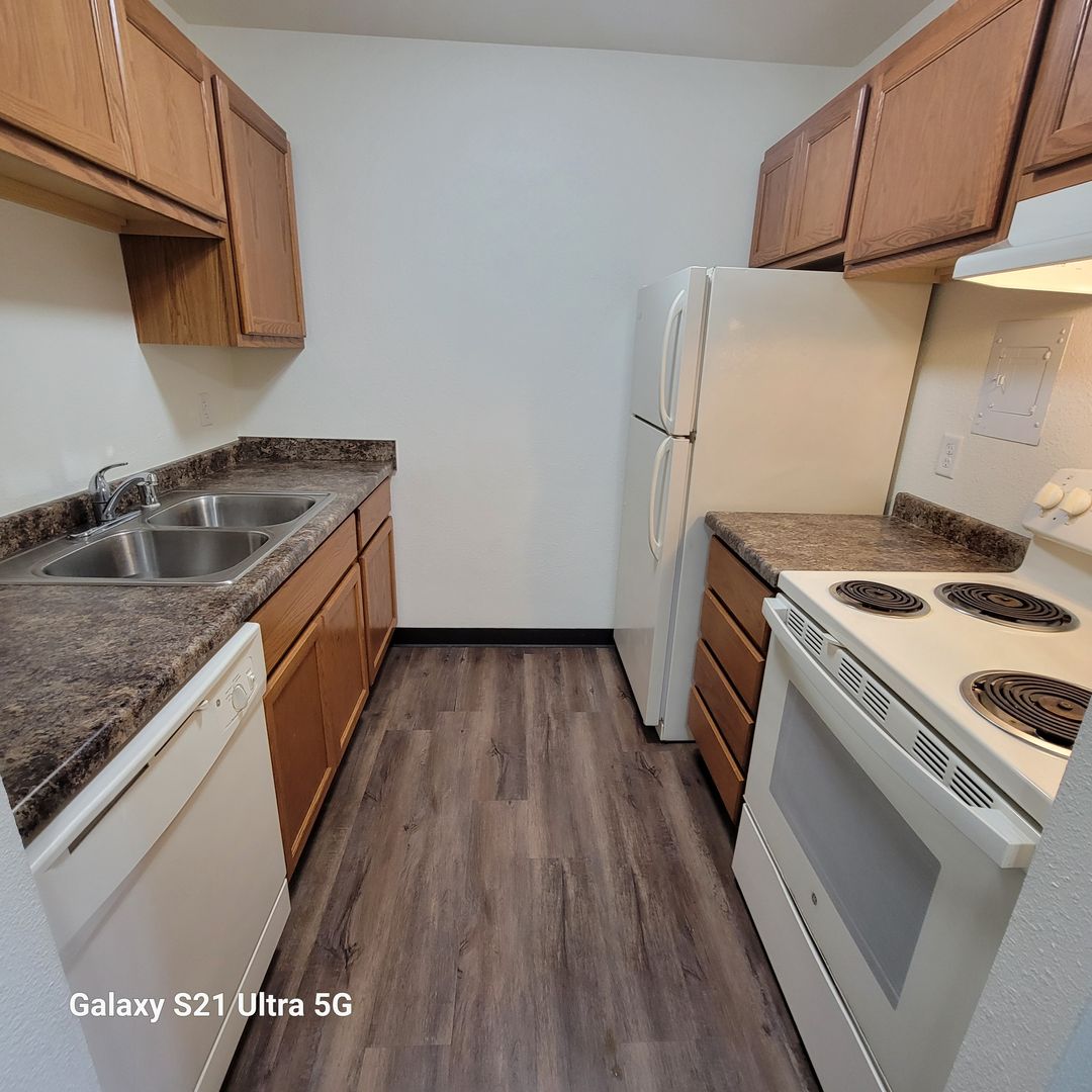 Sun Prairie Apartment: 242 Amber Trail