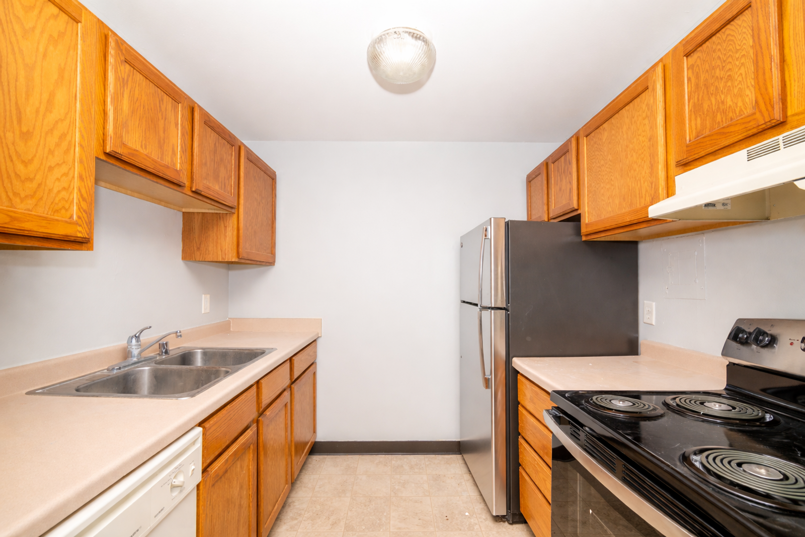 Sun Prairie Apartment: 242 Amber Trail