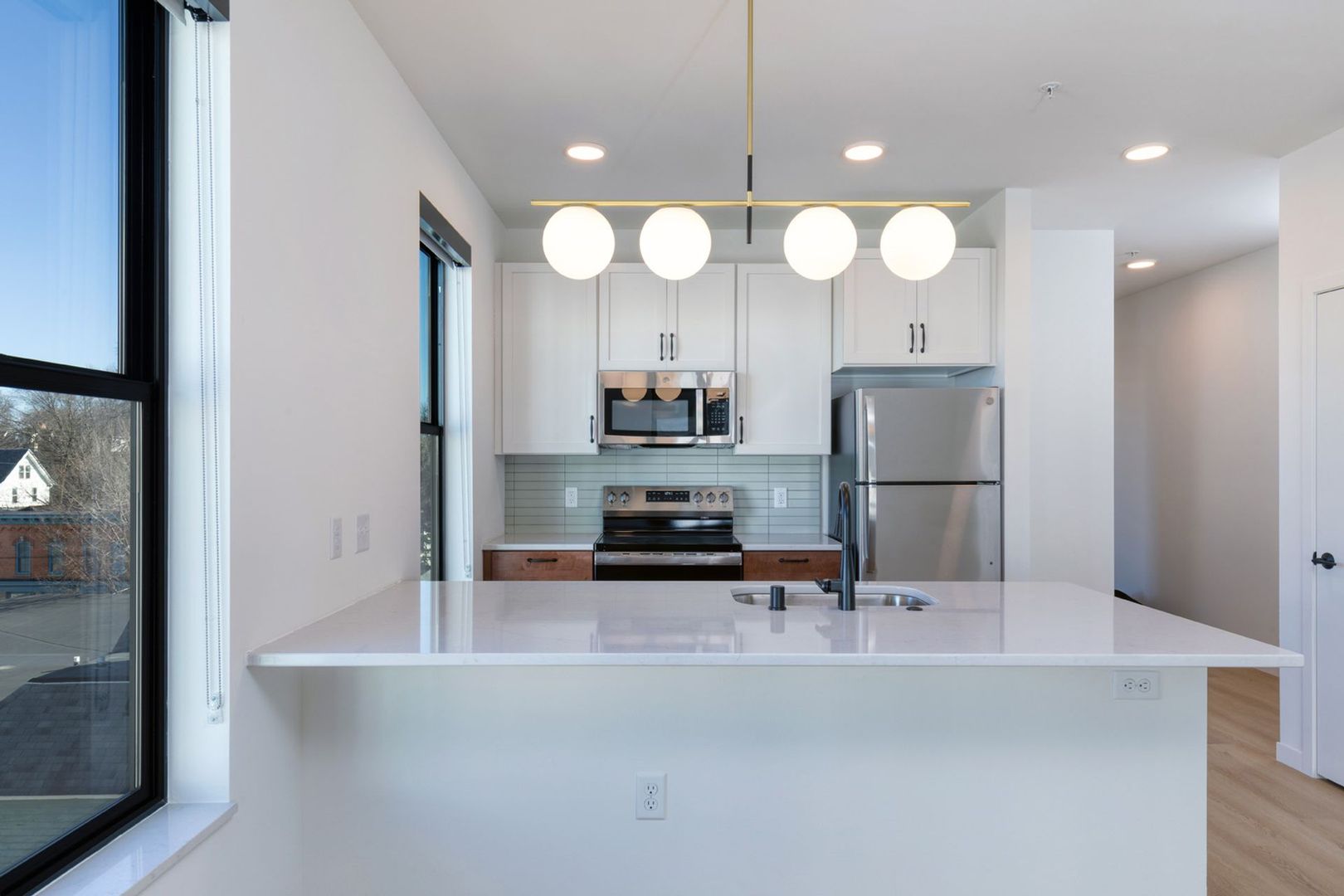 Madison Apartment: 838 Williamson St.