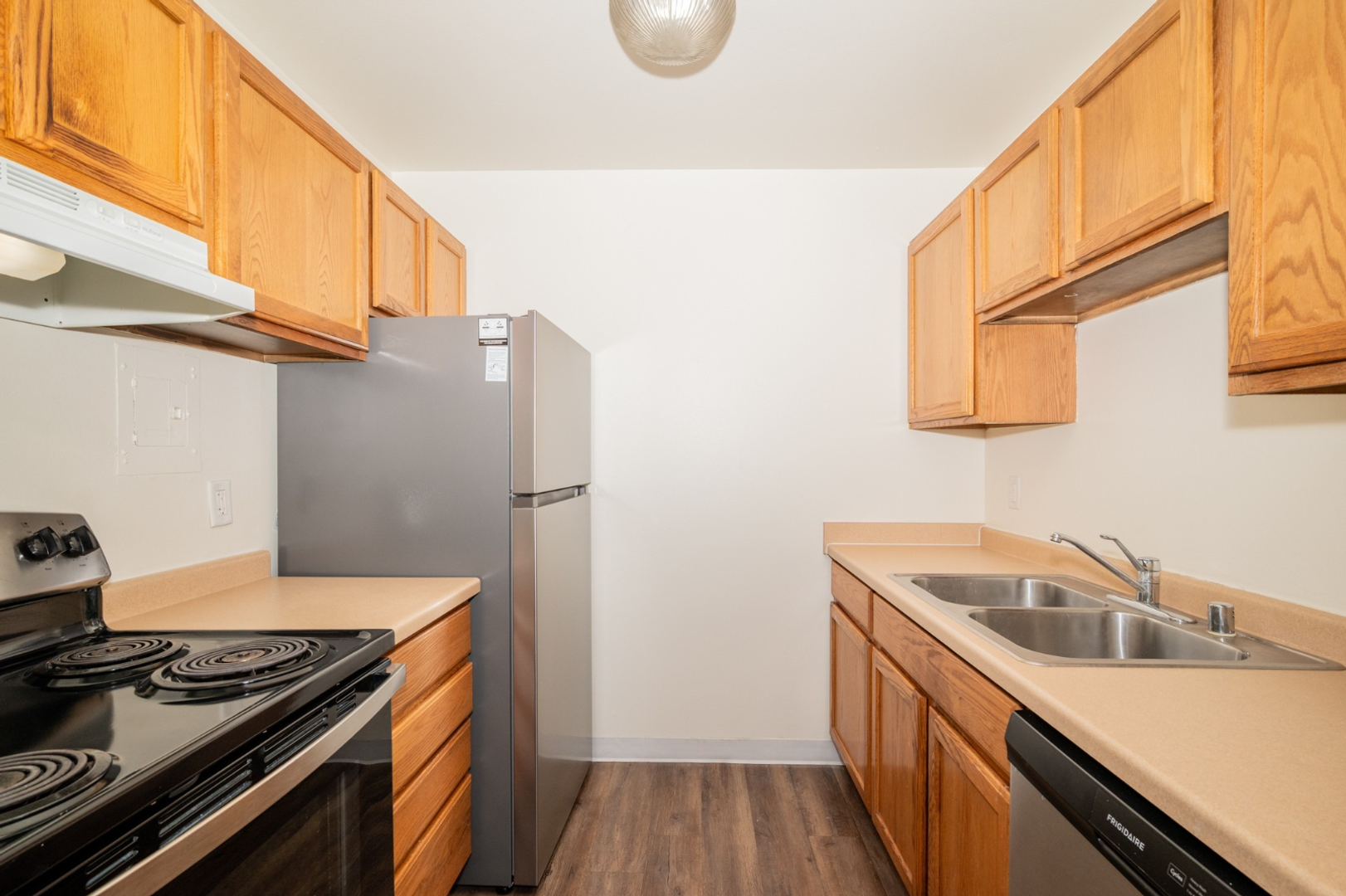 Sun Prairie Apartment: 242 Amber Trail