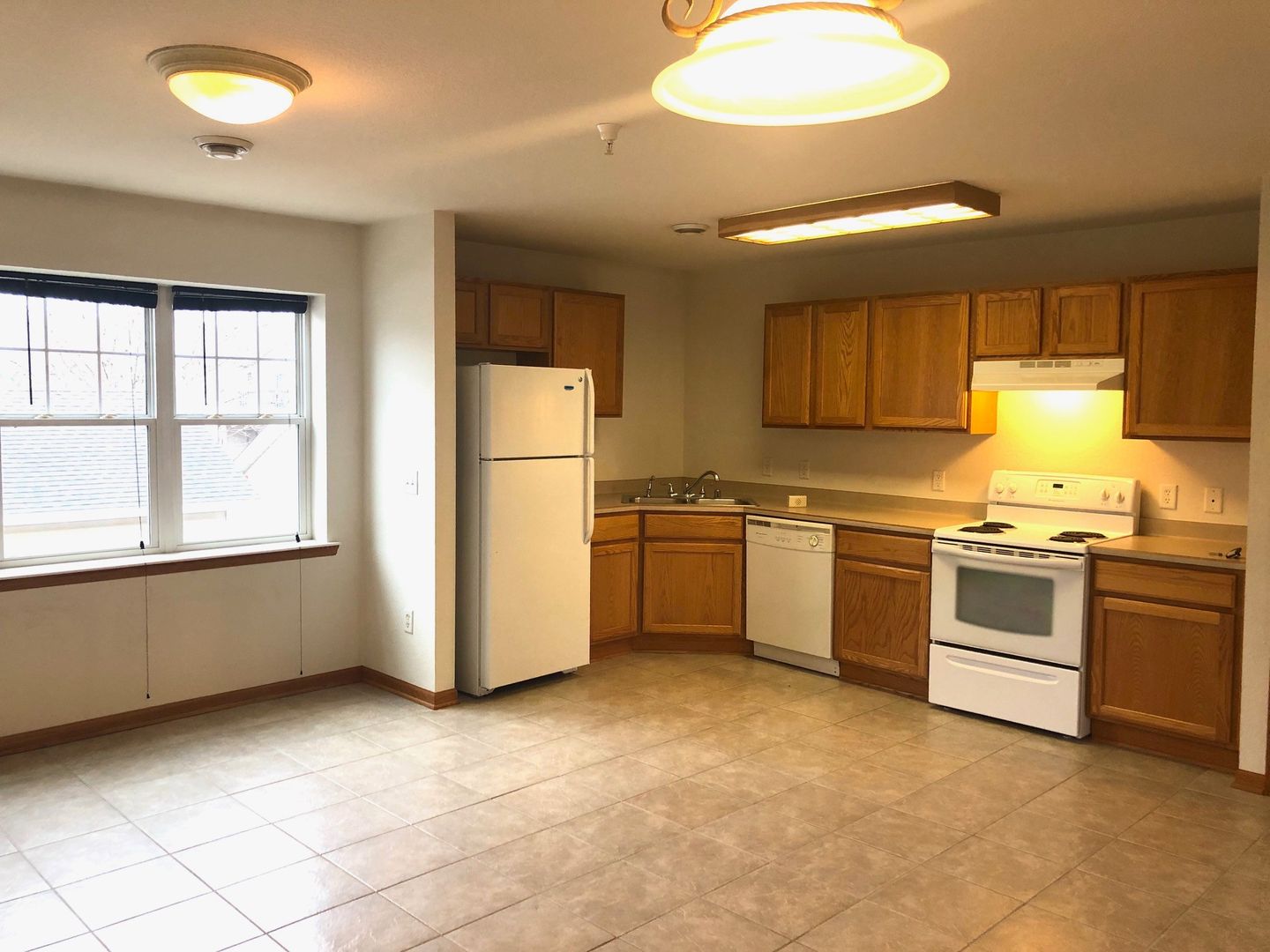 BARABOO Apartment: 1200 Silver Drive