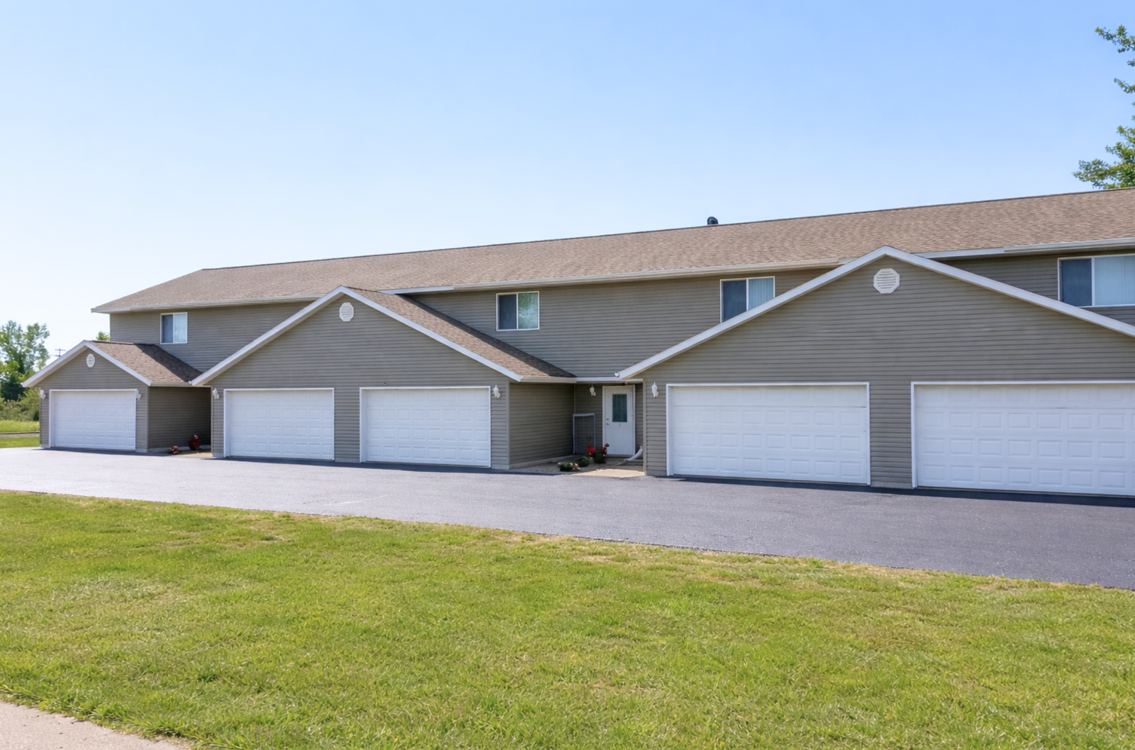 TOMAH Apartment: 1338 MARK Avenue