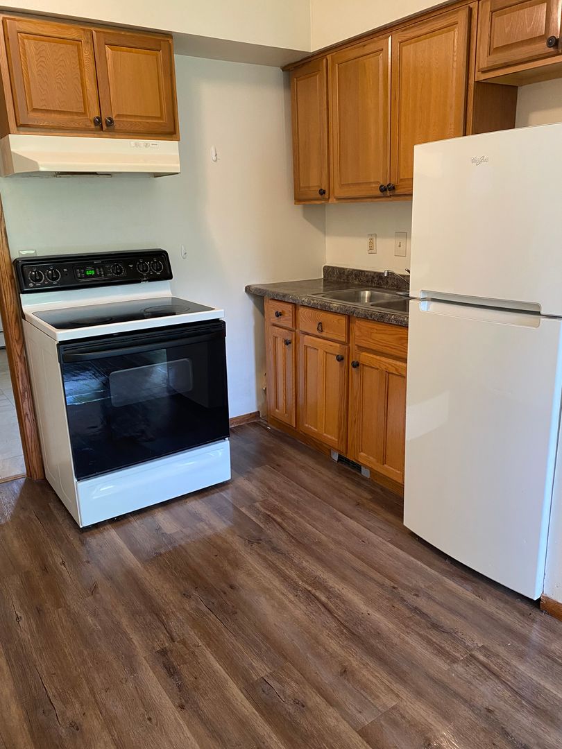 ADAMS Apartment: 535 N MAIN Street