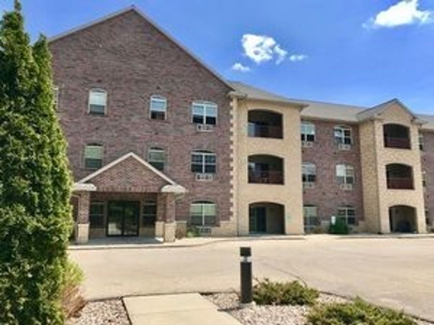 BARABOO Apartment: 915 ELLIS Avenue