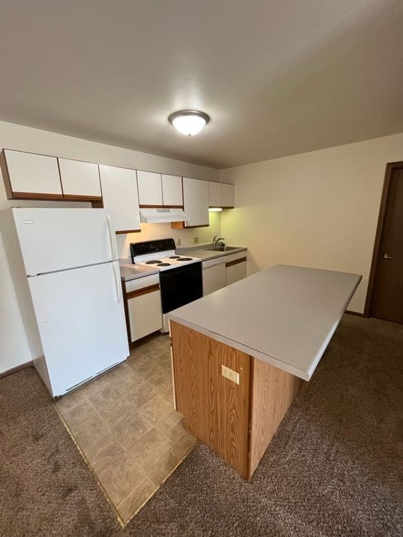 Monroe Apartment: 201-207 3rd Avenue