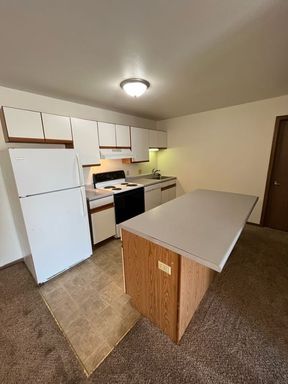 1 Bed / 1 Bath Apartment at West Win Heights – photo 1
