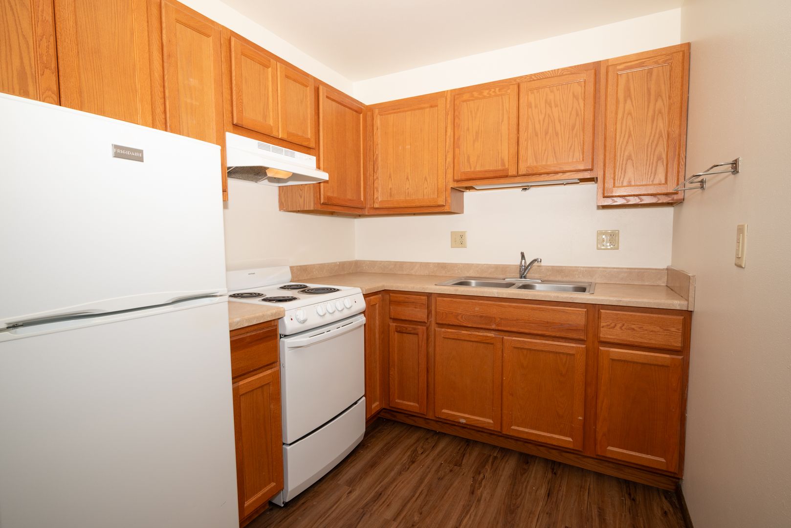 Sun Prairie Apartment: 617-736 Chase Boulevard