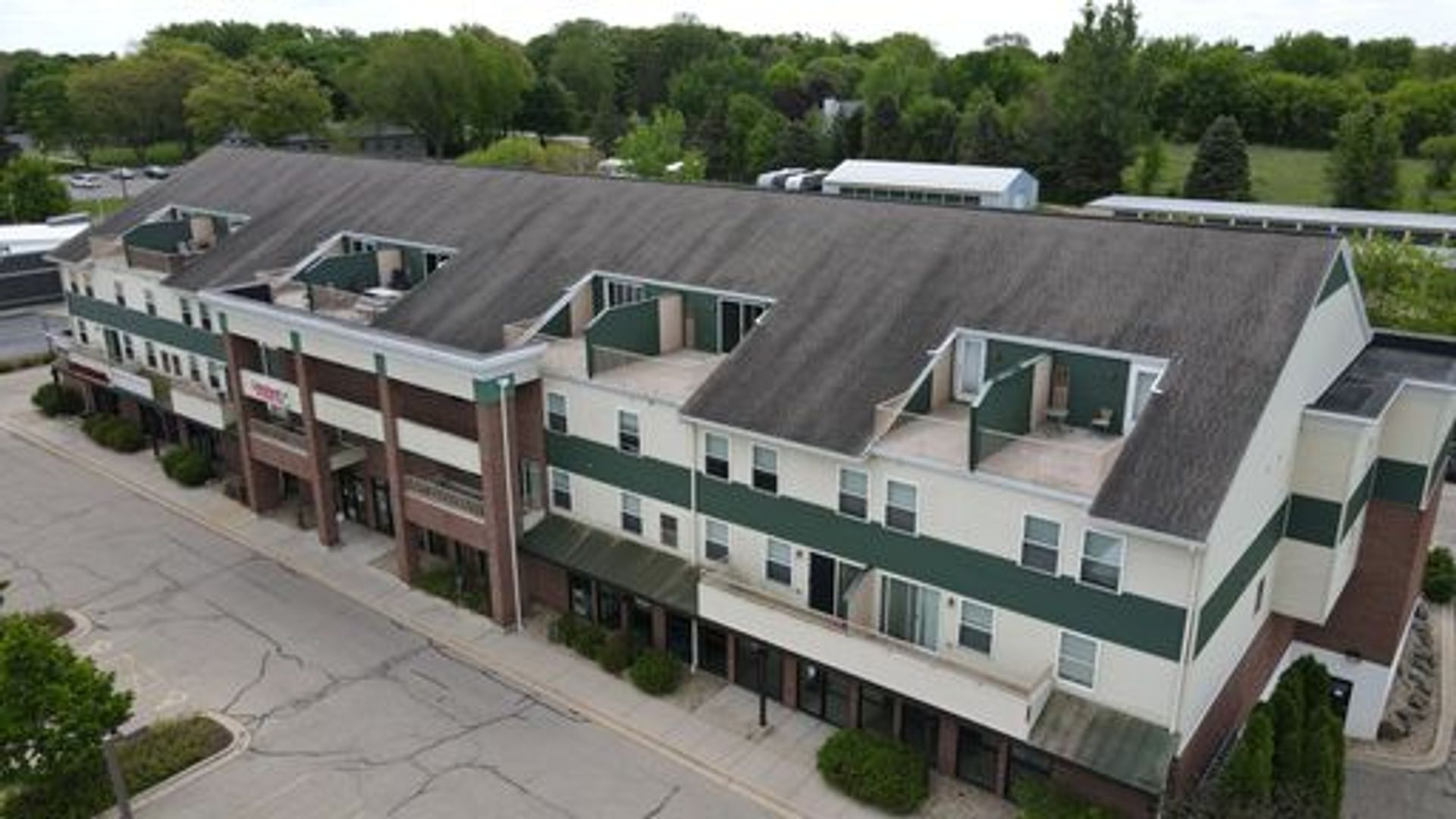 STOUGHTON Apartment: 2125 MCCOMB Road