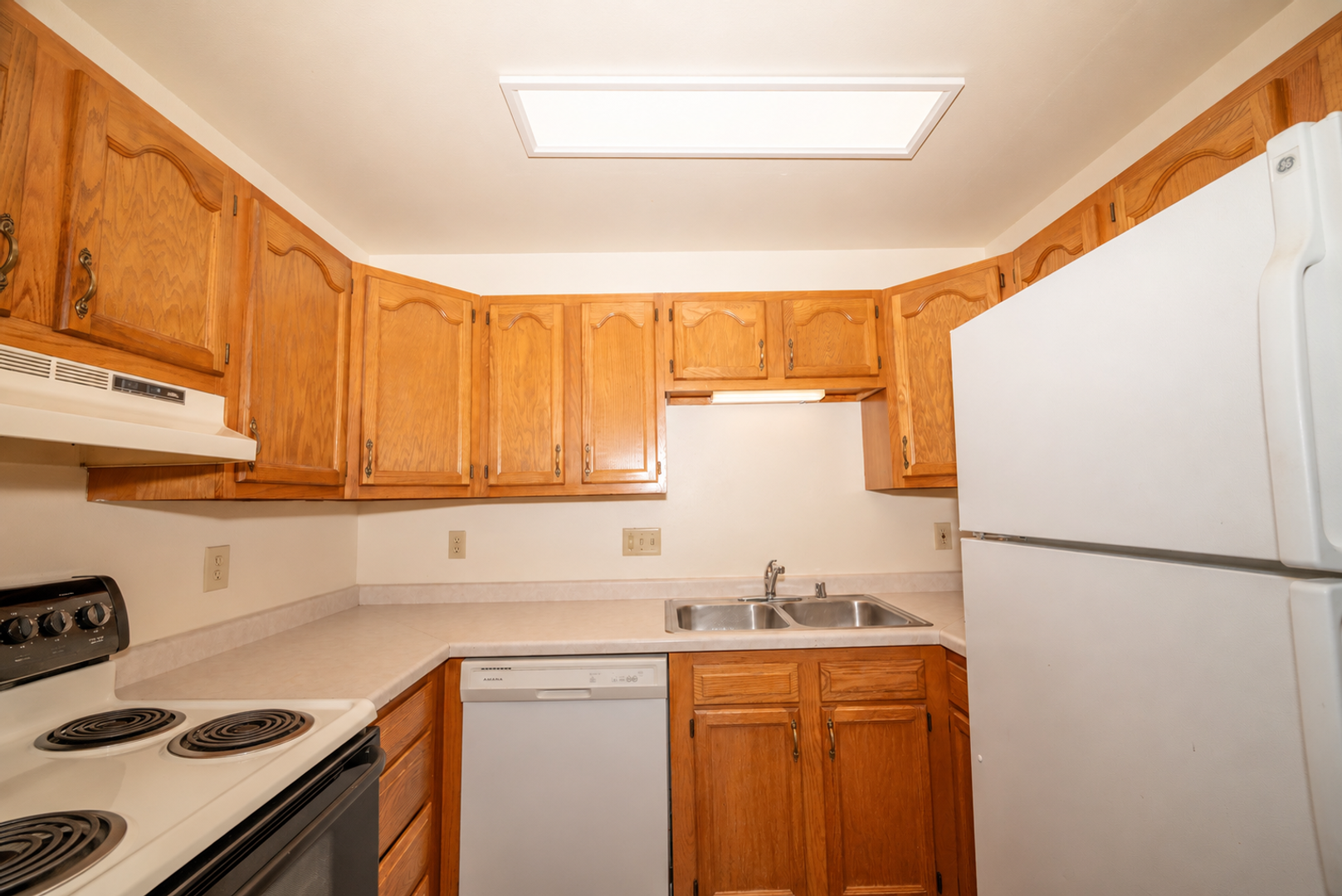 Madison Apartment: 1609 N. Thompson Dr.