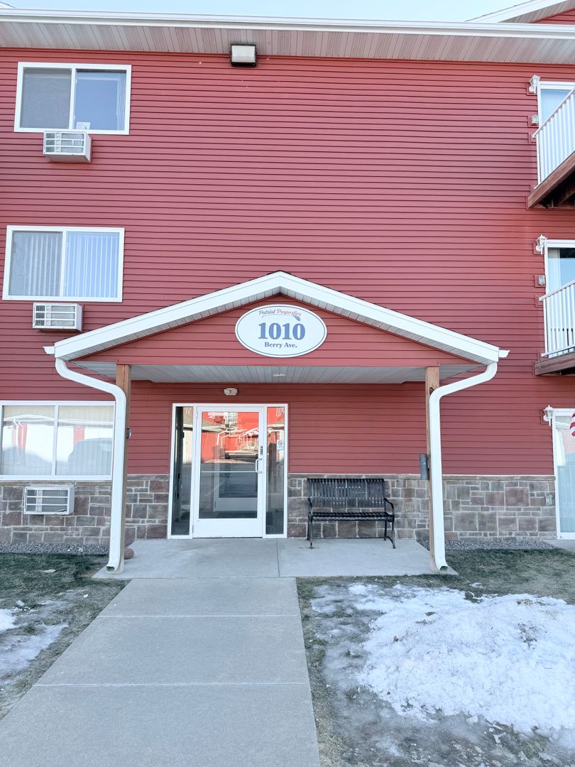 Tomah Apartment: 1010-1028 Berry Avenue