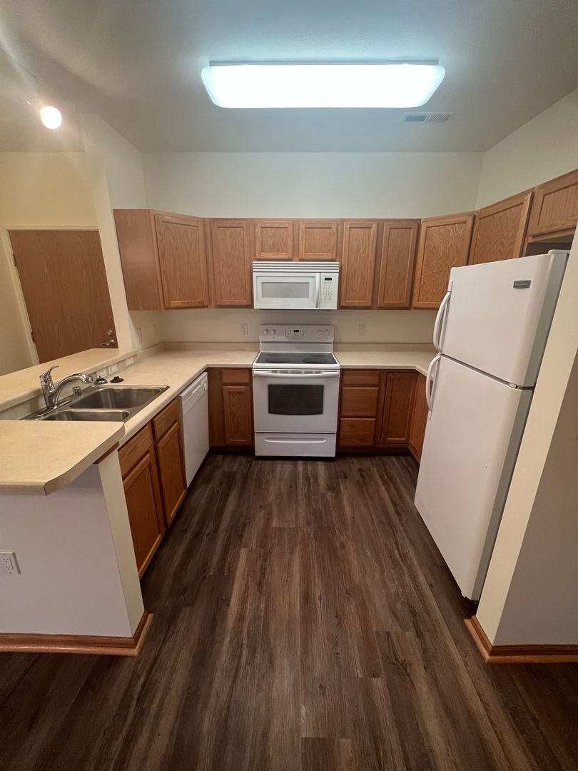 Oregon Apartment: 101 Elliot Lane - 218 Wolfe Street